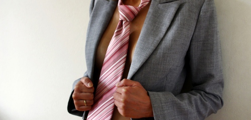 Business Frau mit Krawatte