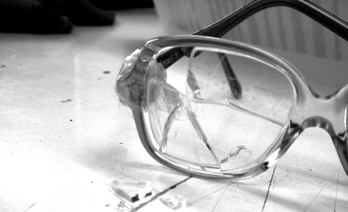 Zerbrochene Brille Zerbrochene Brille
